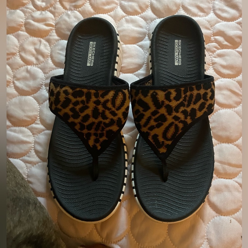 Sketchers Yoga Mat sandals. Size 10